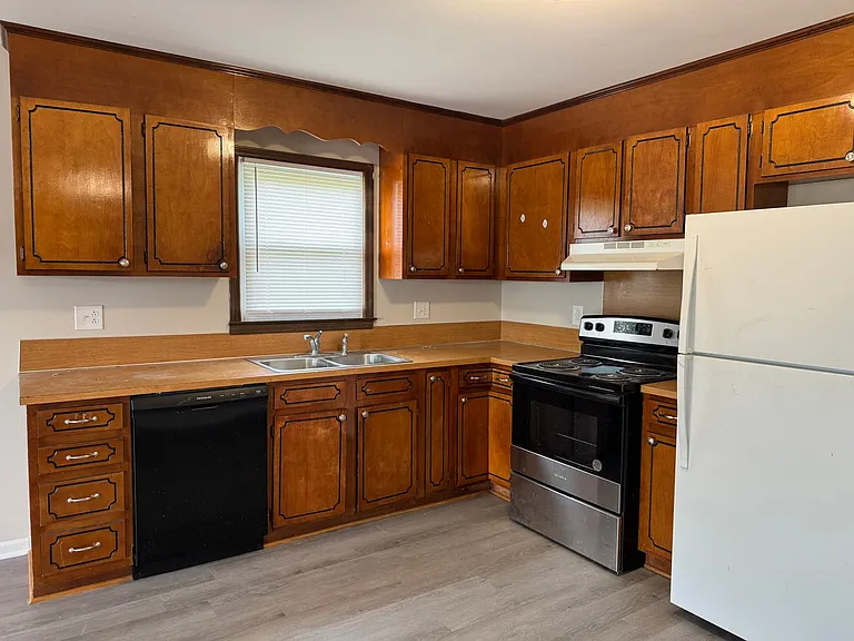 2233 Rose St — Photo 5