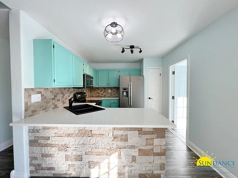 1059 Windmill Dr — Photo 4