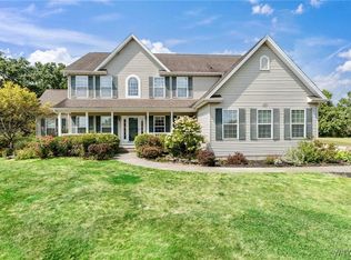 6954 Goldfinch Ct, North Tonawanda, NY 14120