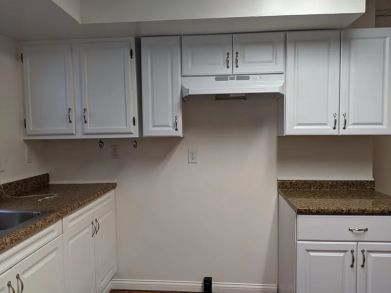 2443 S Dixie Dr — Photo 10