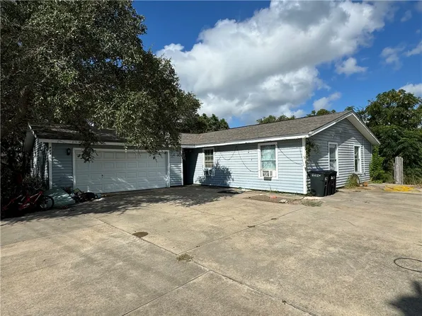 911 Ruby Allen Street, Rockport, TX 78382