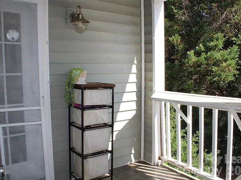 430 Queens Rd — Photo 22