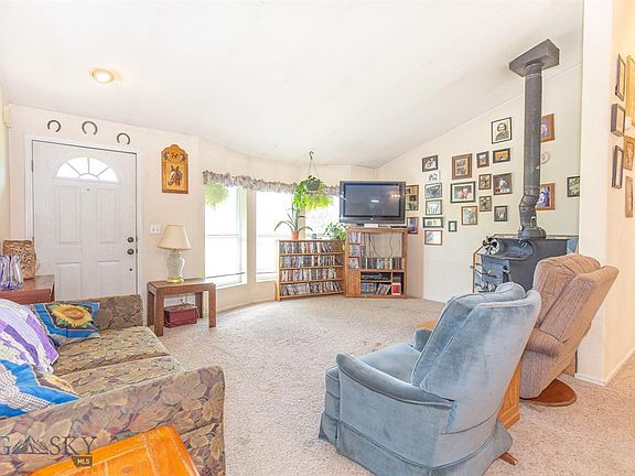 4th image of 690 Blackhawk Ln