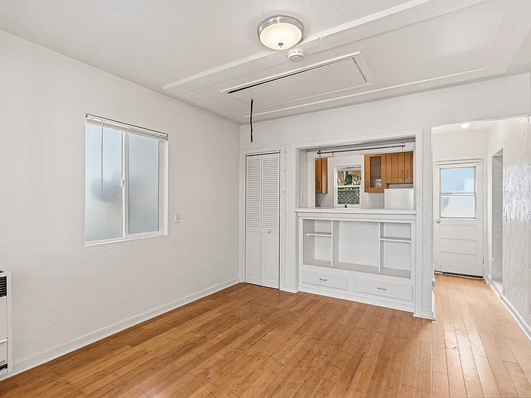 215-223 Lolita St - 223 — Photo 3