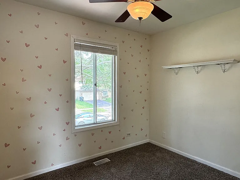 1142 Greensfield Dr — Photo 13