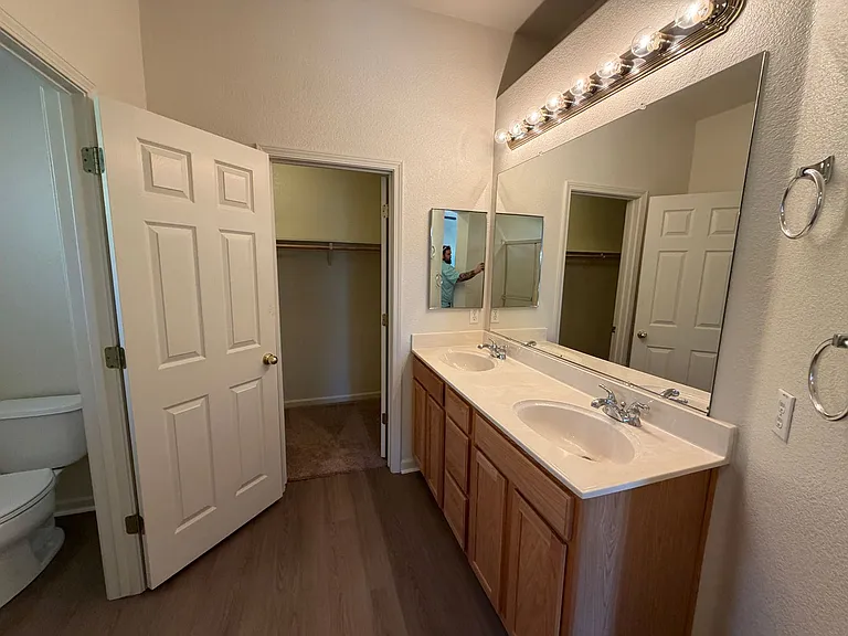 7565 Whitmore St — Photo 18