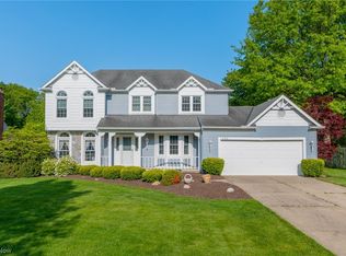 1732 Hunters Point Ln, Westlake, OH