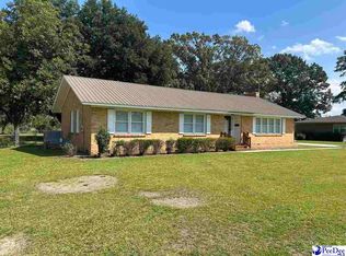 402 Lakeshore Dr, Bennettsville, SC 29512