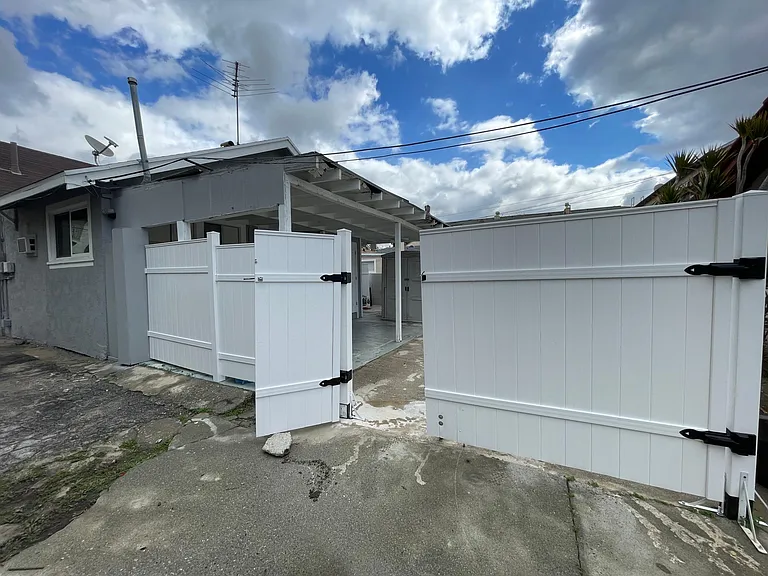 718 Raleigh St — Photo 17
