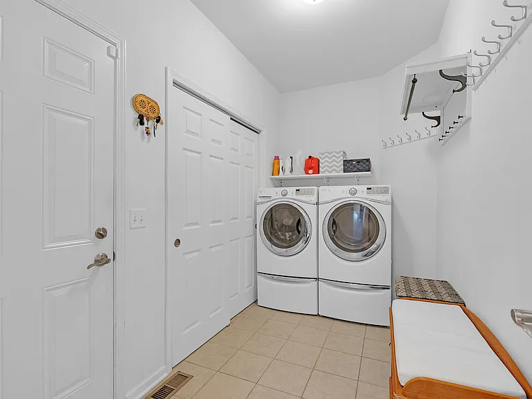 1396 Conrad Ln — Photo 14