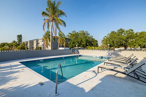 Lakes at Largo Apartments Photo 1