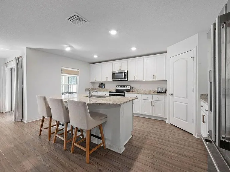 414 SW Dahled Ave — Photo 8