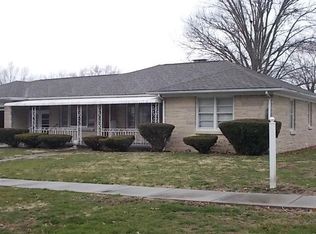 707 S Locust St, Pana, IL 62557