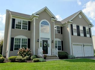 30 Heritage Dr, Allentown, NJ 08501