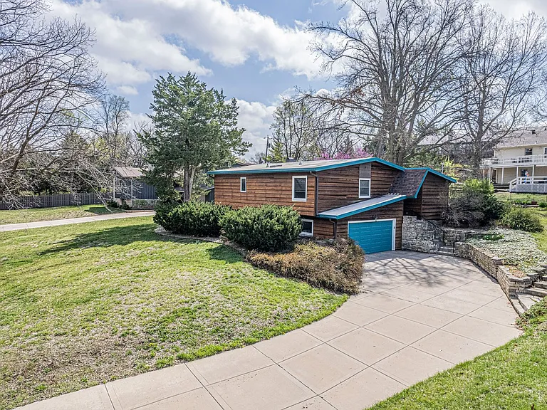 144 S Dartmouth Dr — Photo 45