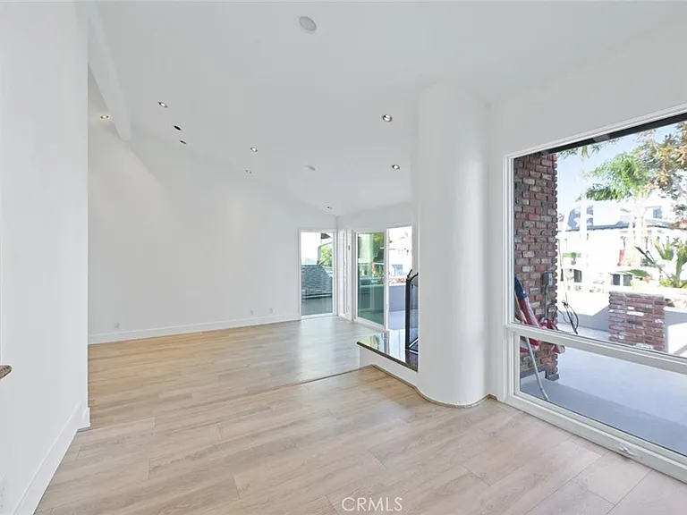 411 Goldenrod Ave #B — Photo 11