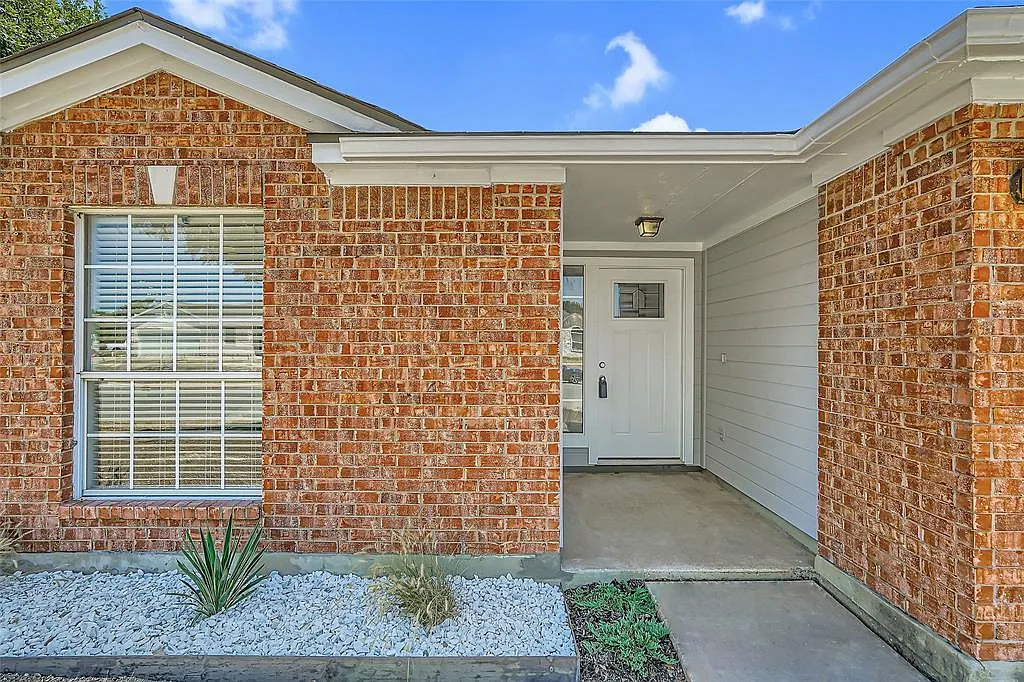 3 bed, 1217 sqft, $2,200 — Photo 3