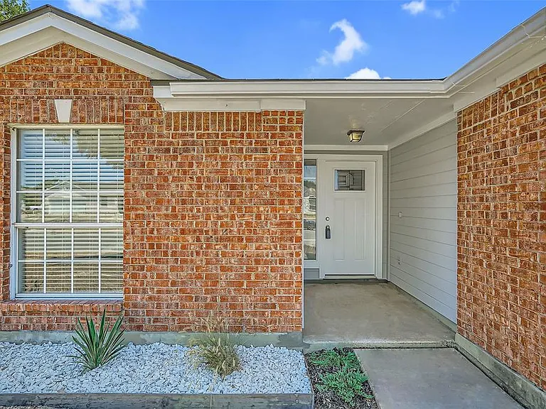 1701 Hollow Tree Blvd — Photo 3