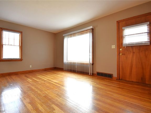 4th image of 1725 Clemmens Ave NW