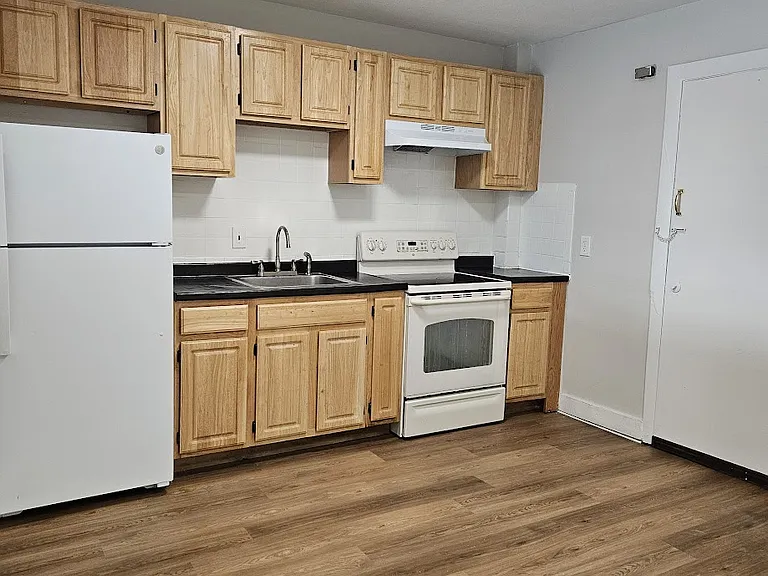 700 Cummins Hwy #10 — Photo 1