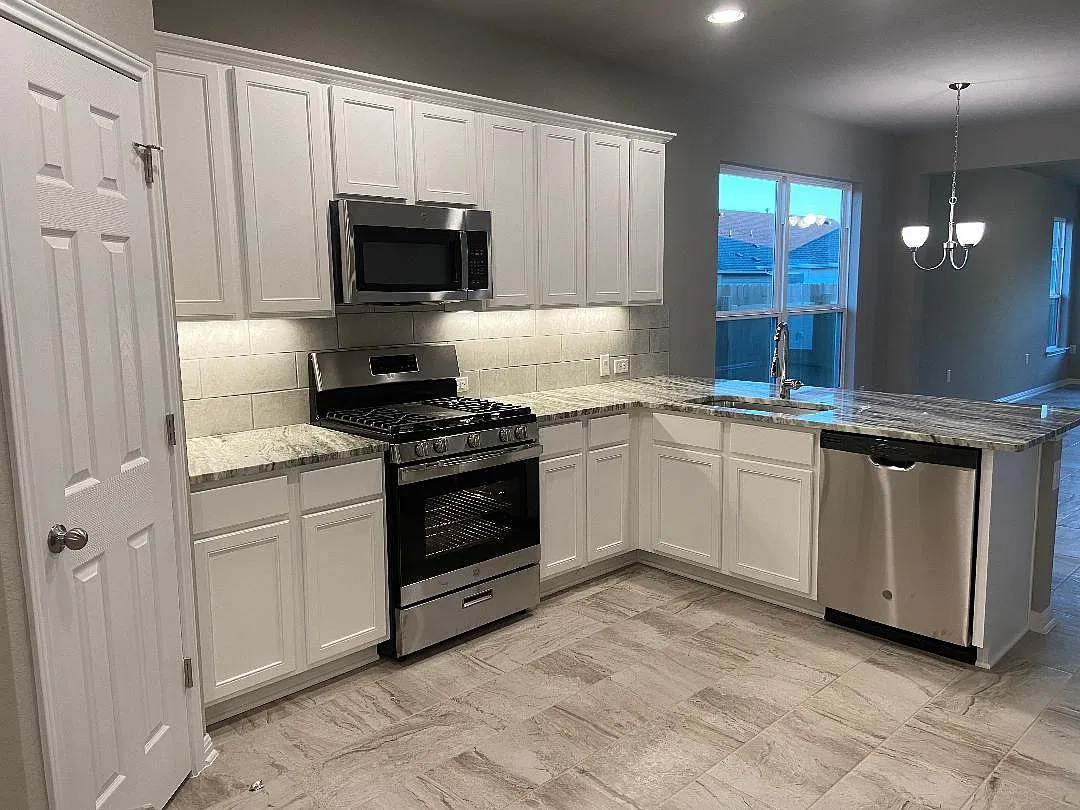 3 bed, 1710 sqft, $2,150 — Photo 2