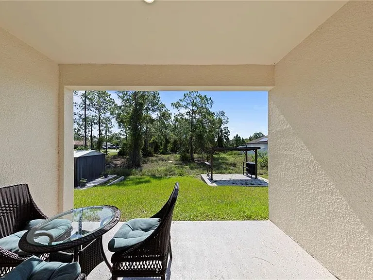 907 Homestead Rd S — Photo 25
