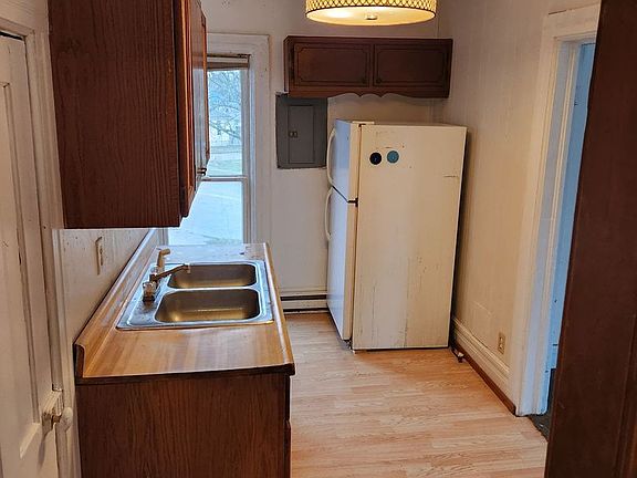 5th image of 1219 W Marion St