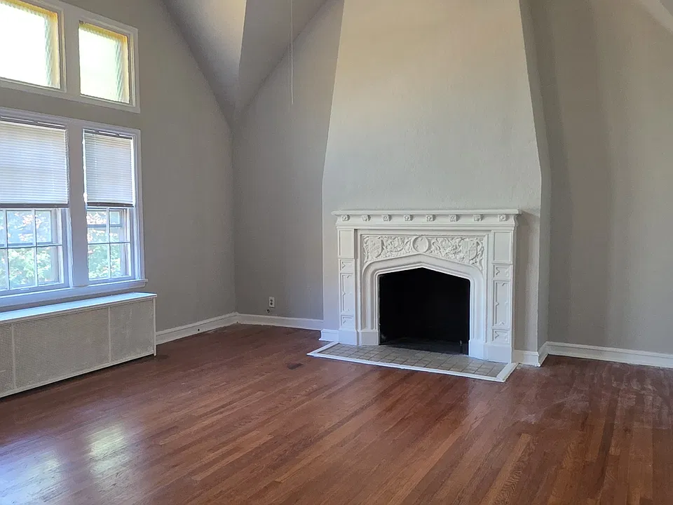 15610 Van Aken Blvd #29