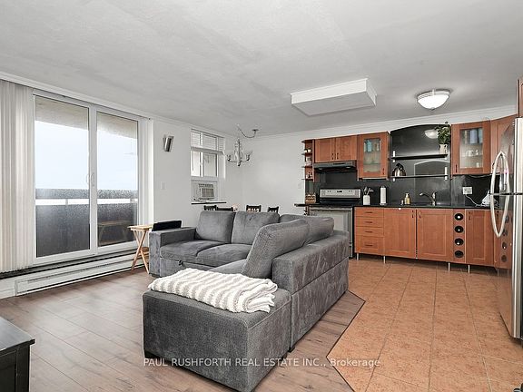 2nd image of 2000 Jasmine Cres #1517