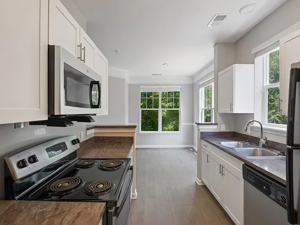 Falls Pointe at the Park Apartments