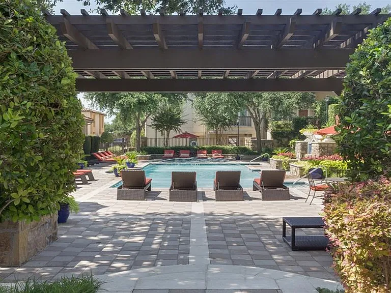 Estancia Townhomes — Photo 6