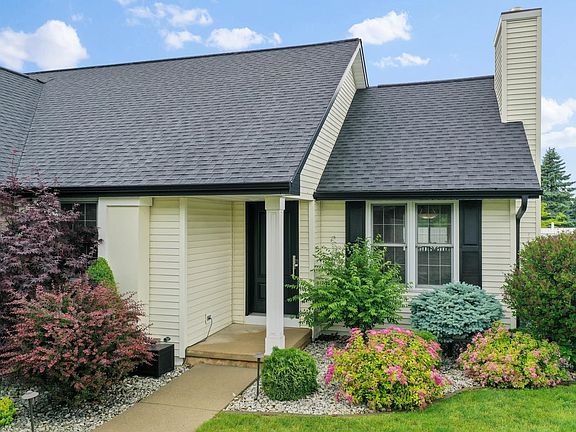 3rd image of 614 Stonehedge Rd