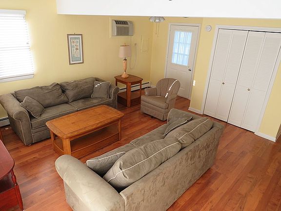 4th image of 107 E Hollywood Ave