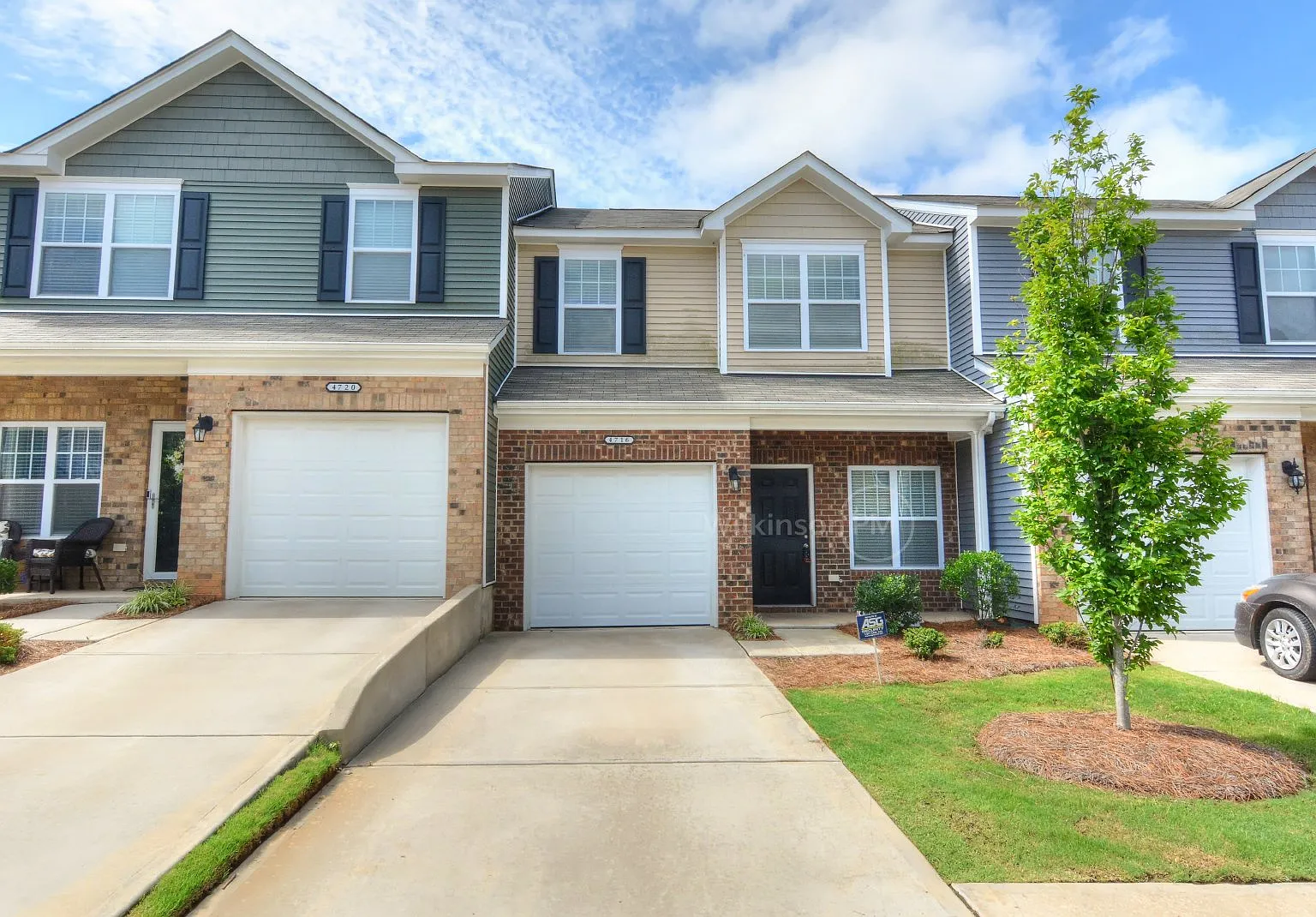 3 bed, 2.5 bath, 1320 sqft, $2,000 — Photo 2