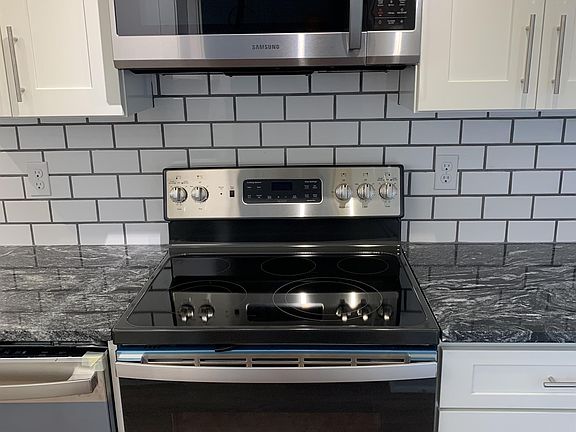 3rd image of 517 N Saint Clair St Floor 3