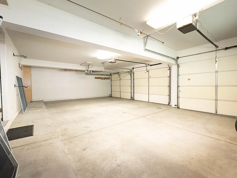 1688 Northlawn Blvd — Photo 42