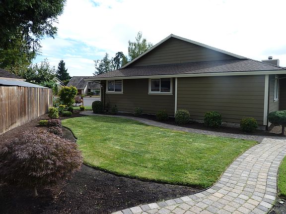 5th image of 375 NE Hillwood Dr