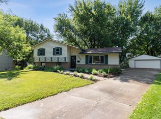 3808 Hillcrest Dr, Des Moines, IA 50310