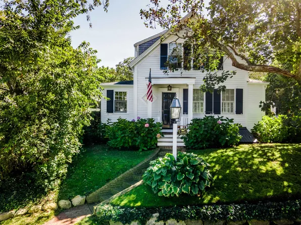 109 School St, Edgartown, MA 02539