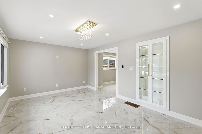 London House for rent - 6 Bedrooms — photo 4