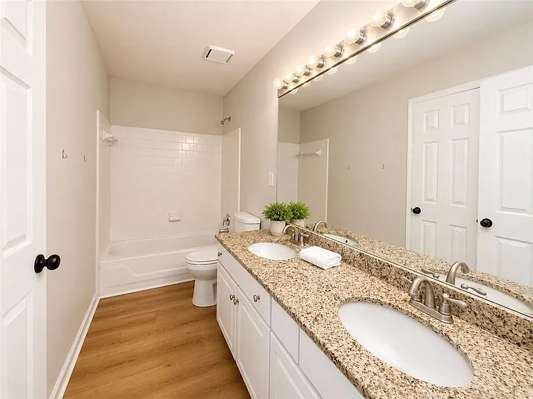 6310 Barwick Ln — Photo 30