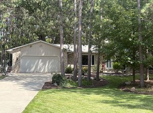 2340 N Woodland Estates Dr, Midland, MI 48642