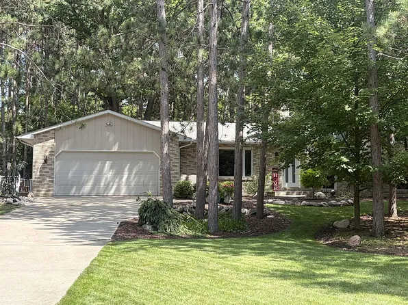 2340 N Woodland Estates Dr, Midland, MI 48642