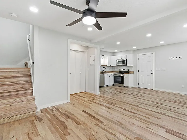 2831 E University St — Photo 3