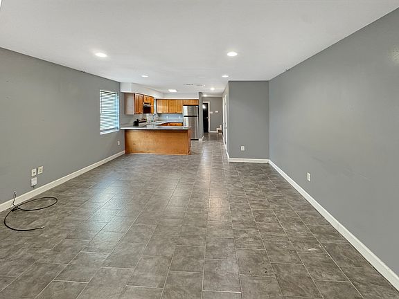 2nd image of 2603 Panama St