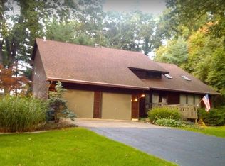 9944 Springwood Dr, Kalamazoo, MI 49009