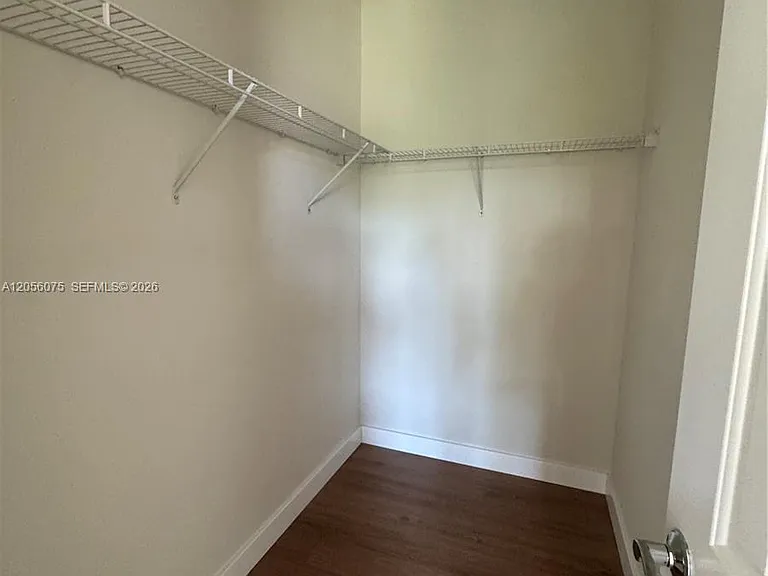 4729 Greenway Dr — Photo 15