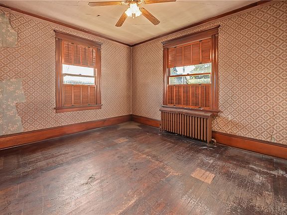 29th image of 616 E Main St