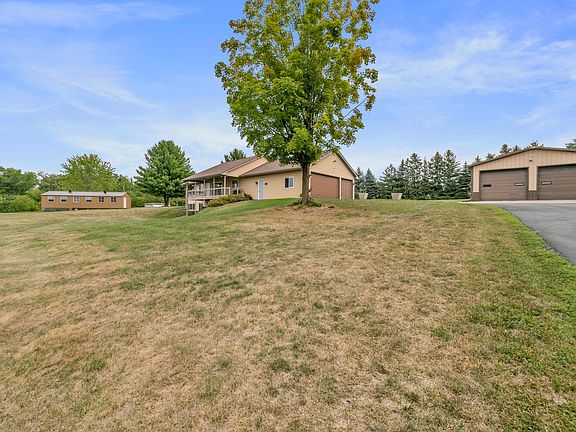 4th image of 671 Kinney Rd