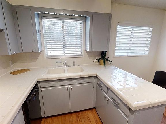4th image of 3011 Whitis Ave APT 204